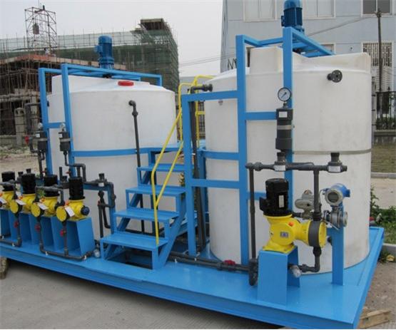 全自動(dòng)三箱加藥裝置.jpg 全自動(dòng)三箱加藥裝置.jpg